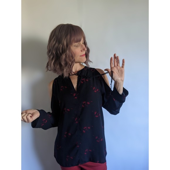 LOFT floral print cold shoulder. Long sleeve tie neck blouse, Navy & Red. sz M - Picture 1 of 12